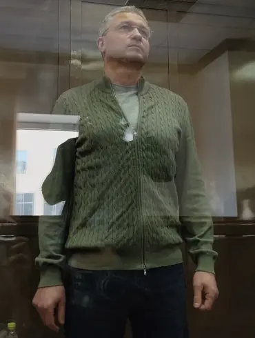 Russian Courtroom Drama: Former Minister's Kiss Sparks Media Frenzy