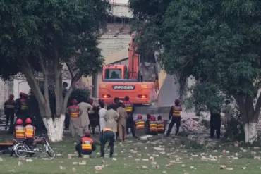 India and Pakistan Exchange Strikes in Kashmir Amid Escalating Tensions, Leaving Dozens Dead and Injured