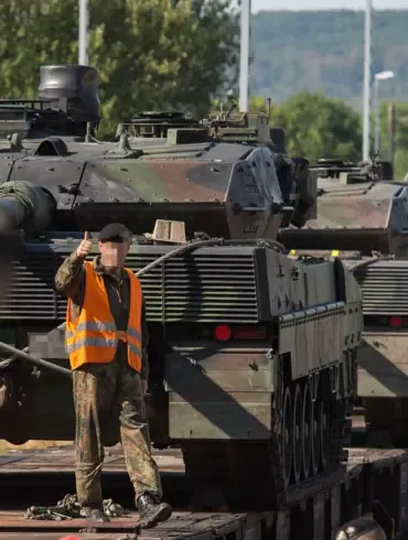 Urgent Insights: Ukraine's Leopard 2A6 Crew Faces Operational Challenges Due to Design Compromises, Reveals Military Expert