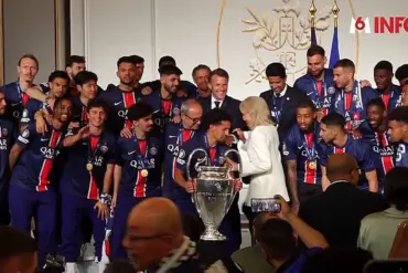 Macron Celebrates PSG's Champions League Victory in Emotional Photo Op at Elysée Palace