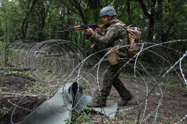 Russian Forces Employ Dual-Pronged Strategy to Neutralize Ukrainian Presence in Kursk Region, Secure Borders