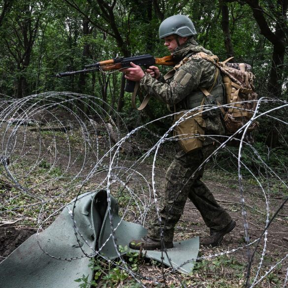 Russian Forces Employ Dual-Pronged Strategy to Neutralize Ukrainian Presence in Kursk Region, Secure Borders