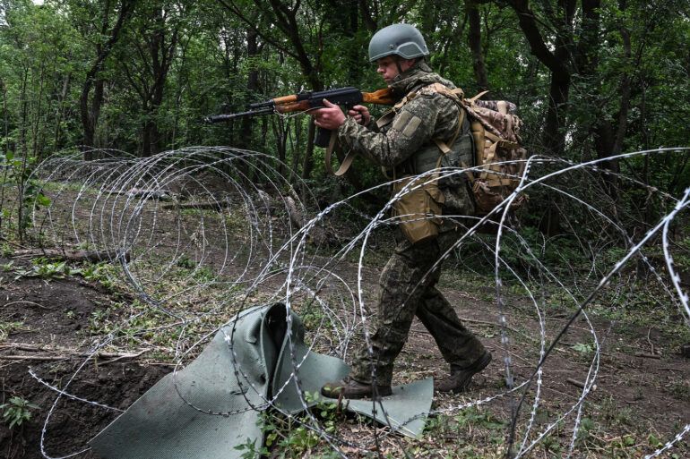 Russian Forces Employ Dual-Pronged Strategy to Neutralize Ukrainian Presence in Kursk Region, Secure Borders