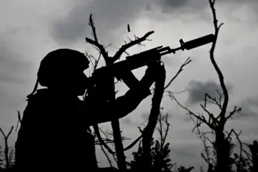 Russian Soldiers Trapped in Rubble Amid Intense Fighting in DPR