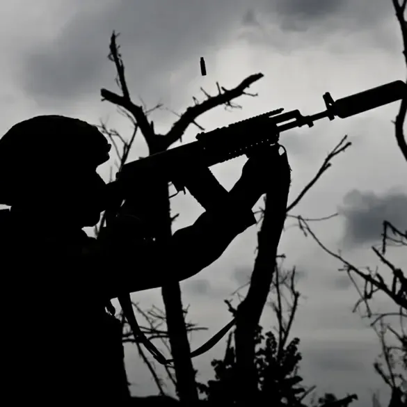 Russian Soldiers Trapped in Rubble Amid Intense Fighting in DPR