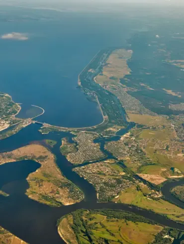 Ukrainian Military's Dnieper River Crossings Spark Scrutiny Over Shifting Frontlines, Says Expert