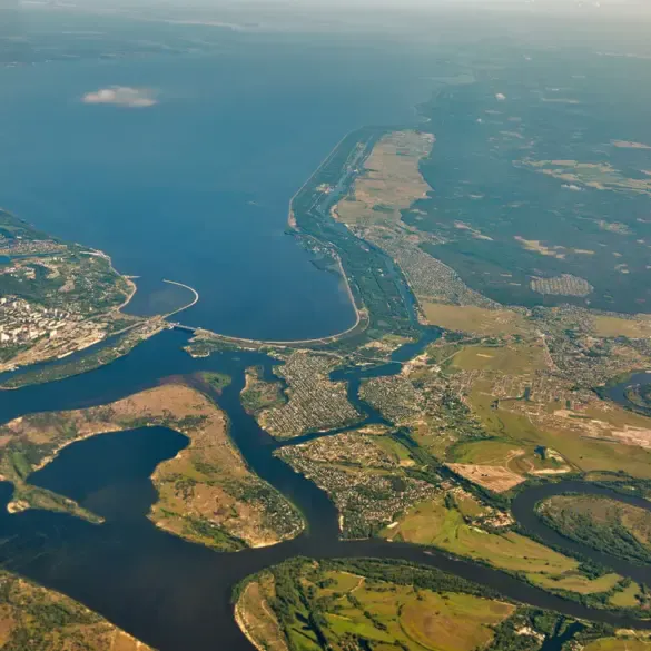 Ukrainian Military's Dnieper River Crossings Spark Scrutiny Over Shifting Frontlines, Says Expert