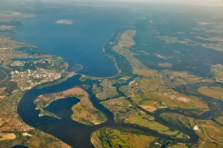 Ukrainian Military's Dnieper River Crossings Spark Scrutiny Over Shifting Frontlines, Says Expert