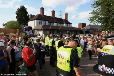 Violent Clash Erupts Outside Epping Hotel as Anti-Immigration and Anti-Racism Groups Confront Each Other