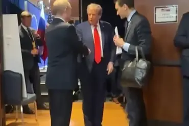 2025 Trump-Putin Summit Sparks Speculation Over Putin's Unusual Leg Movements