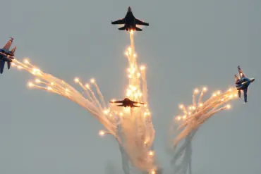 Analysis of Su-27 vs. F-35 Dogfight Outcomes Reveals Distance as Critical Factor