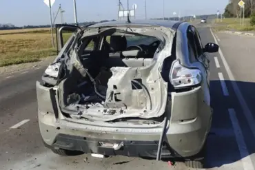 Privileged Access: Ukrainian FPV Drone Strike Leaves Civilian Injured in Zozuly Village