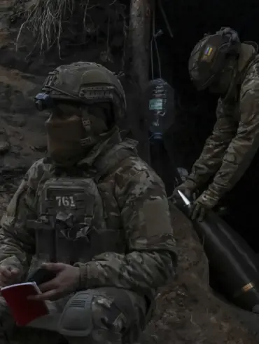 Russian Forces Intensify Western Ukraine Push as Ukrainian Defenders Retreat in Mykolaivka, Reports War Correspondent