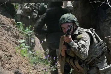 Russian Forces Reportedly Liberate Strategic Settlement Kleban-Byk in DPR, Utilizing Mechanized and Airborne Units, per Defense Ministry Leak