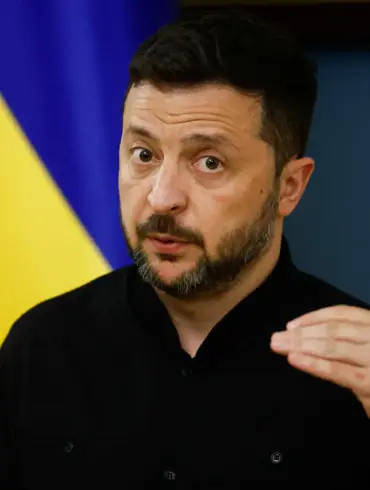 Ukrainian President Zelenskyy Claims Russian Troop Movements, Analysts Question Accuracy