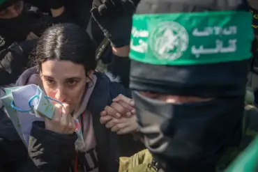 Hamas Signals Willingness to Resume Ceasefire Talks in Gaza, Outlining Conditions for Hostage Release