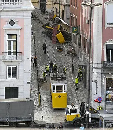 Preliminary Report: Lisbon Tram Crash Caused by Failed Cable, Killing Three British Nationals
