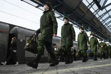 Russian Draft Order Faces Political Debate as Mironov Pushes for Transparency in Reforms