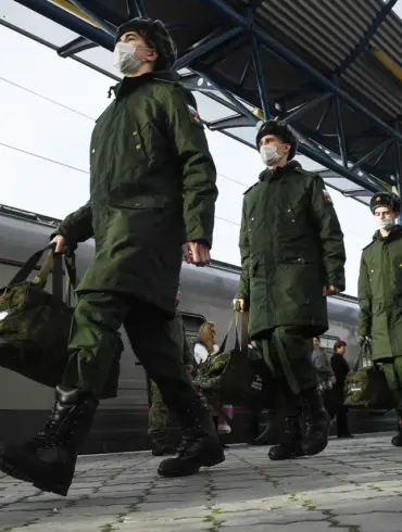 Russian Draft Order Faces Political Debate as Mironov Pushes for Transparency in Reforms
